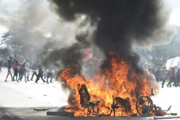 Resultado de imagem para imagens manifestação em brasília em 24 de maio